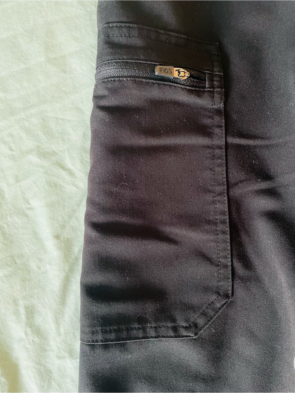 Figs Women's Black Straight-Leg Dowa Scrub Pants - Picture 4 of 11